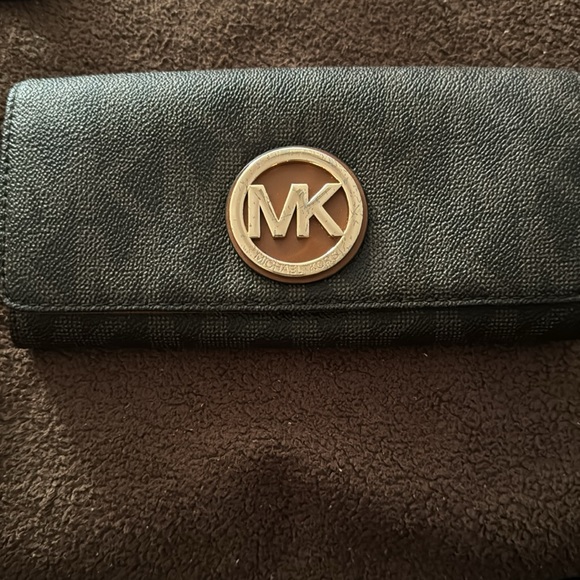 Michael Kors Wallet - Picture 2 of 5